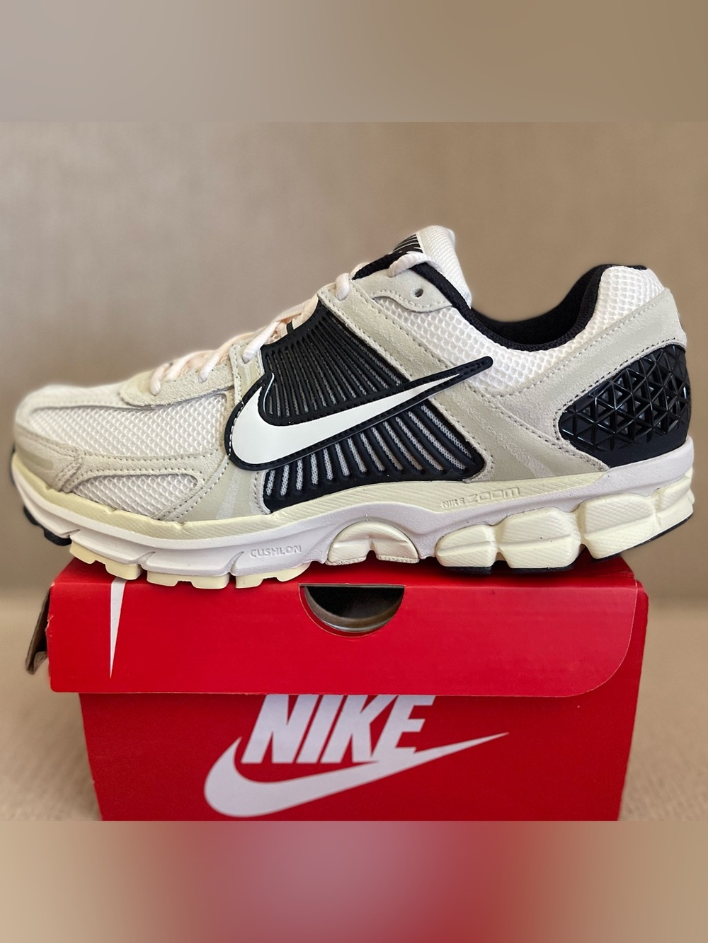 Size 9.5 - Nike Air Zoom Vomero 5 Alabaster Black Pale Ivory HF1553-701 Men's